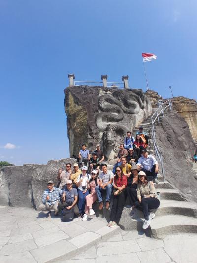 Participants on their way to the edu-eco forest of Wanagama © UGM